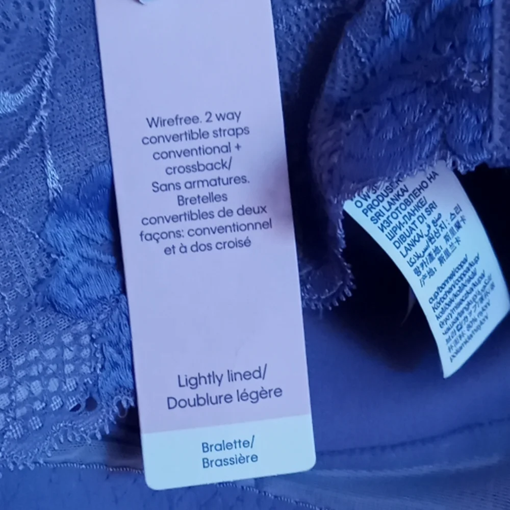 •Wirefree Two-Way Convertible Calvin Klein Bralet - Picture 11 of 13
